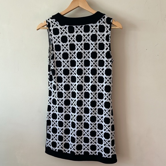 Size M | White House Black Market | Tunic, Geometric Print, 3/4 Sleeve - Picture 8 of 8
